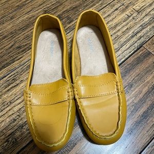 Old Navy Women’s flats size 6